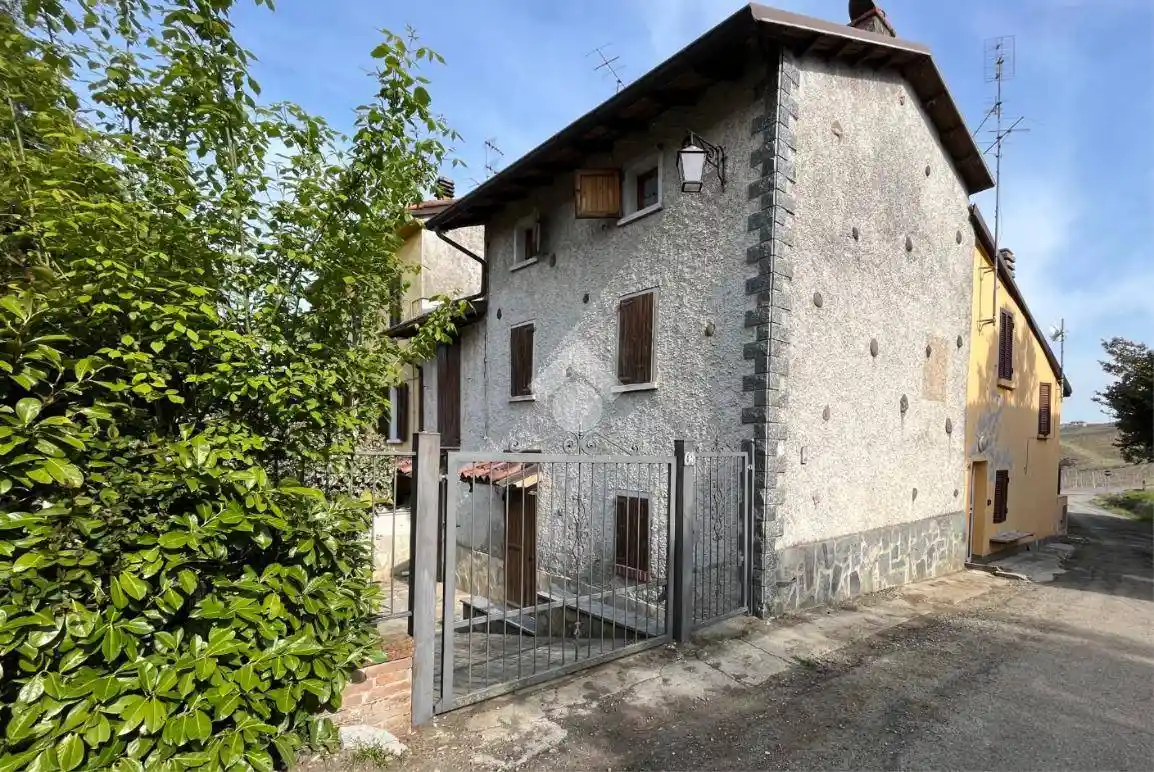 Casa indipendente in vendita a Santa Maria della Versa