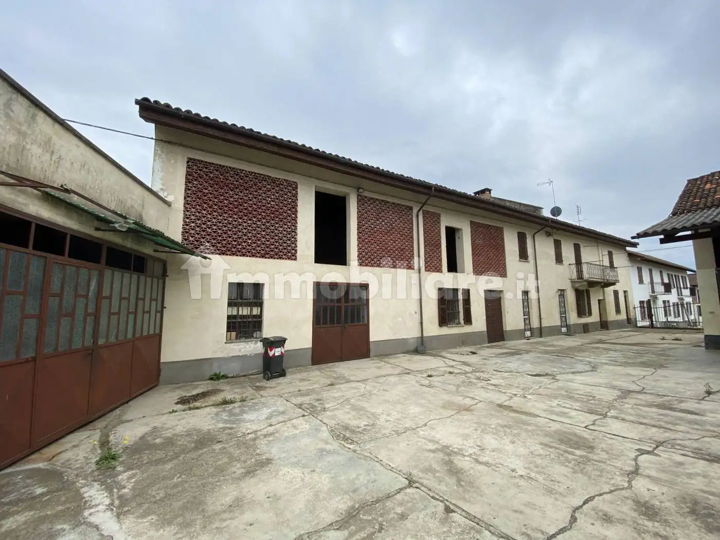 Rustico - Casale in vendita a Asti