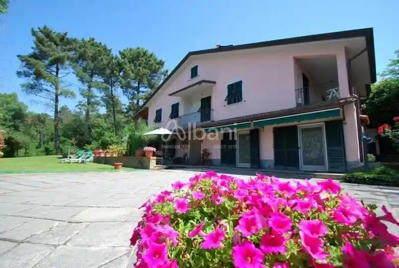 Villa in vendita a Sarzana