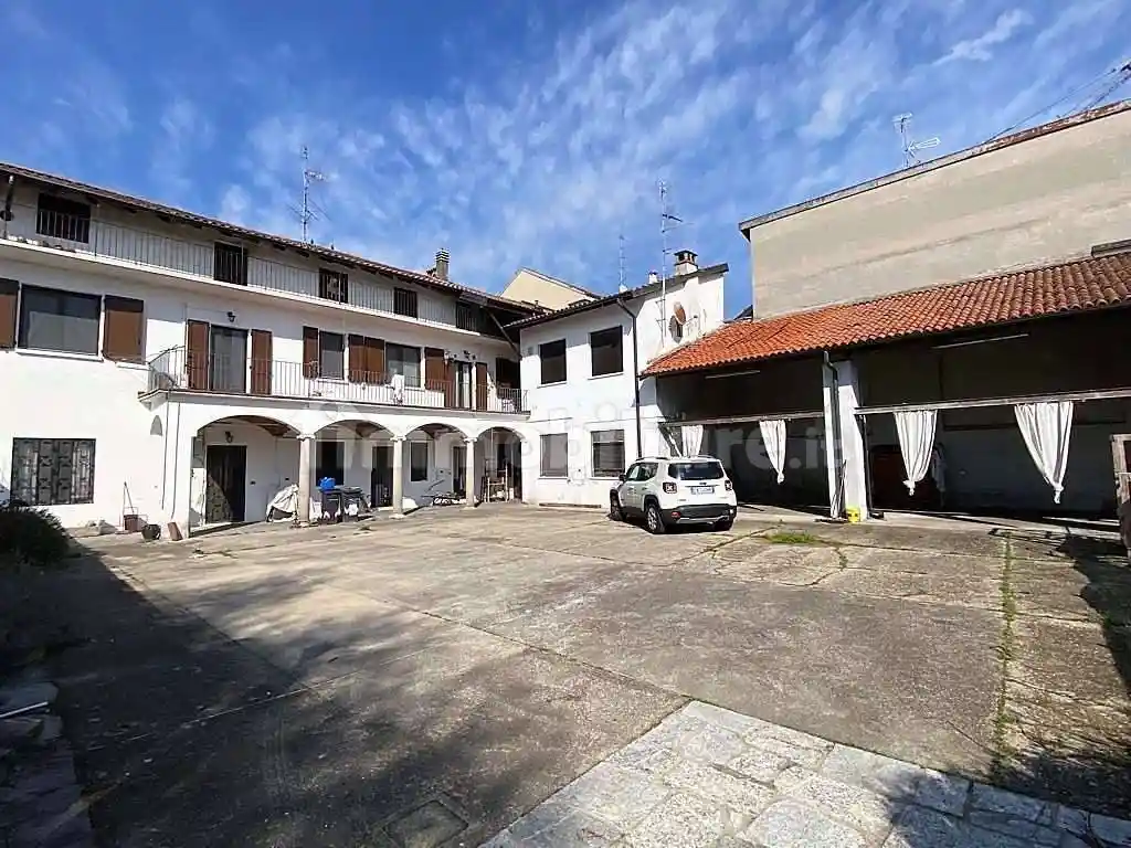 Casa indipendente in vendita a Novara