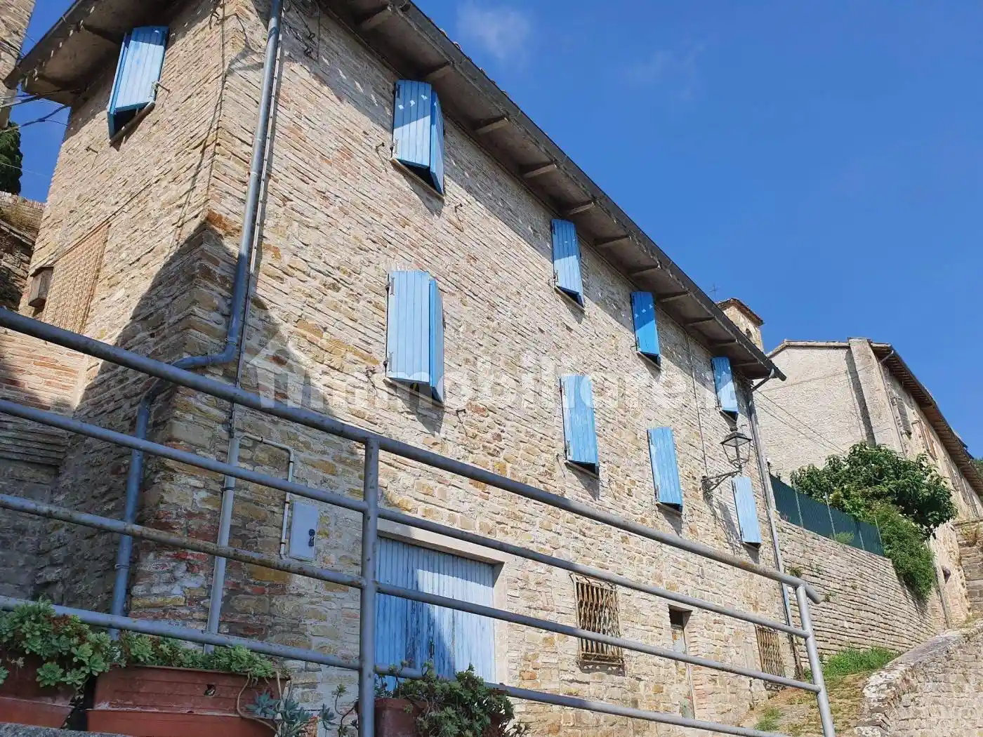 Casa indipendente in vendita a Serra San Quirico