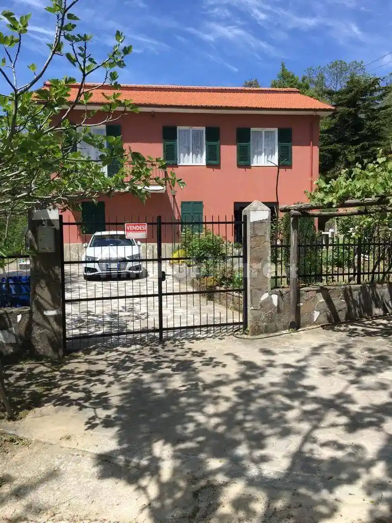 Villa in vendita a Varese Ligure