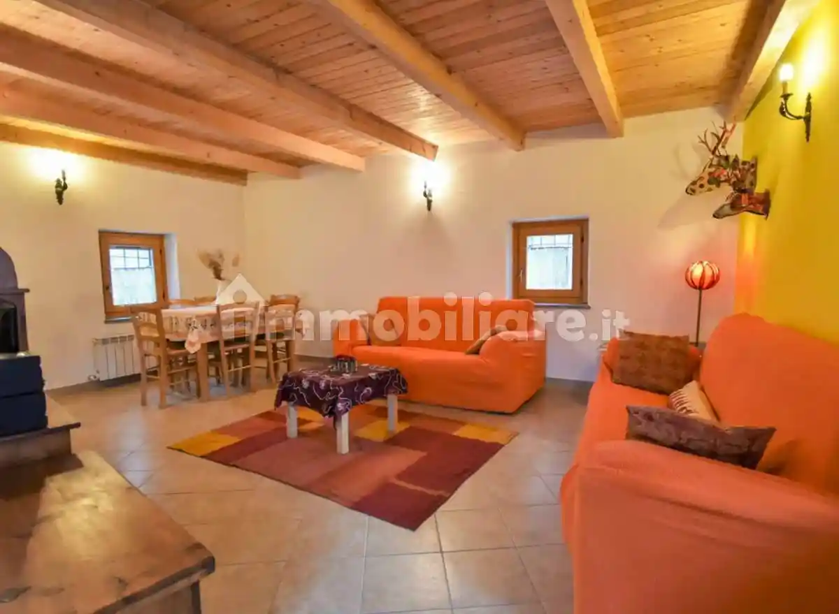 Casa indipendente in vendita a Dubino