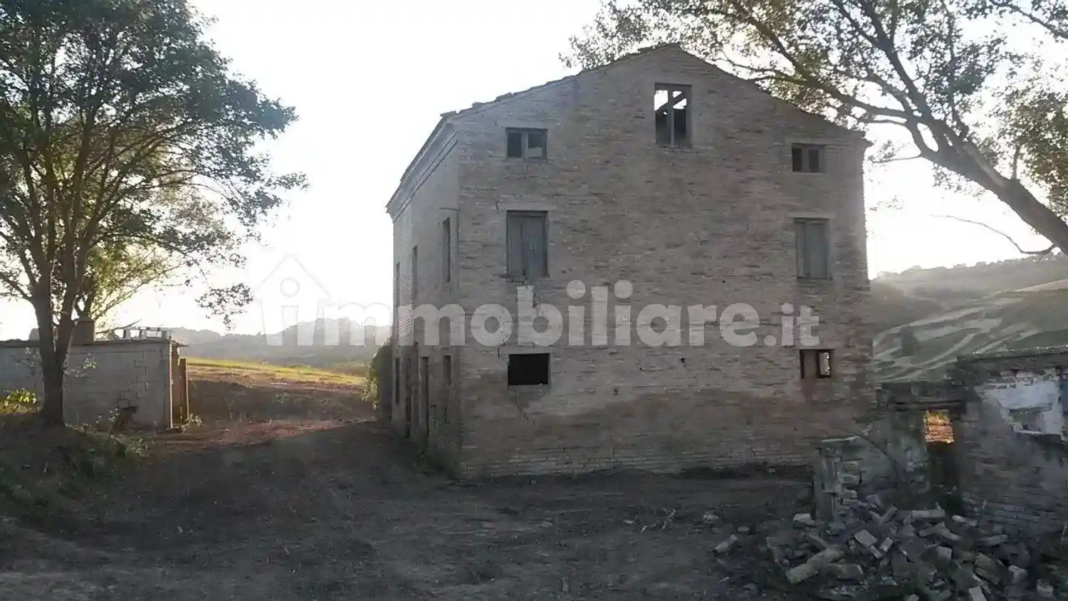 Rustico - Casale in vendita a Fermo
