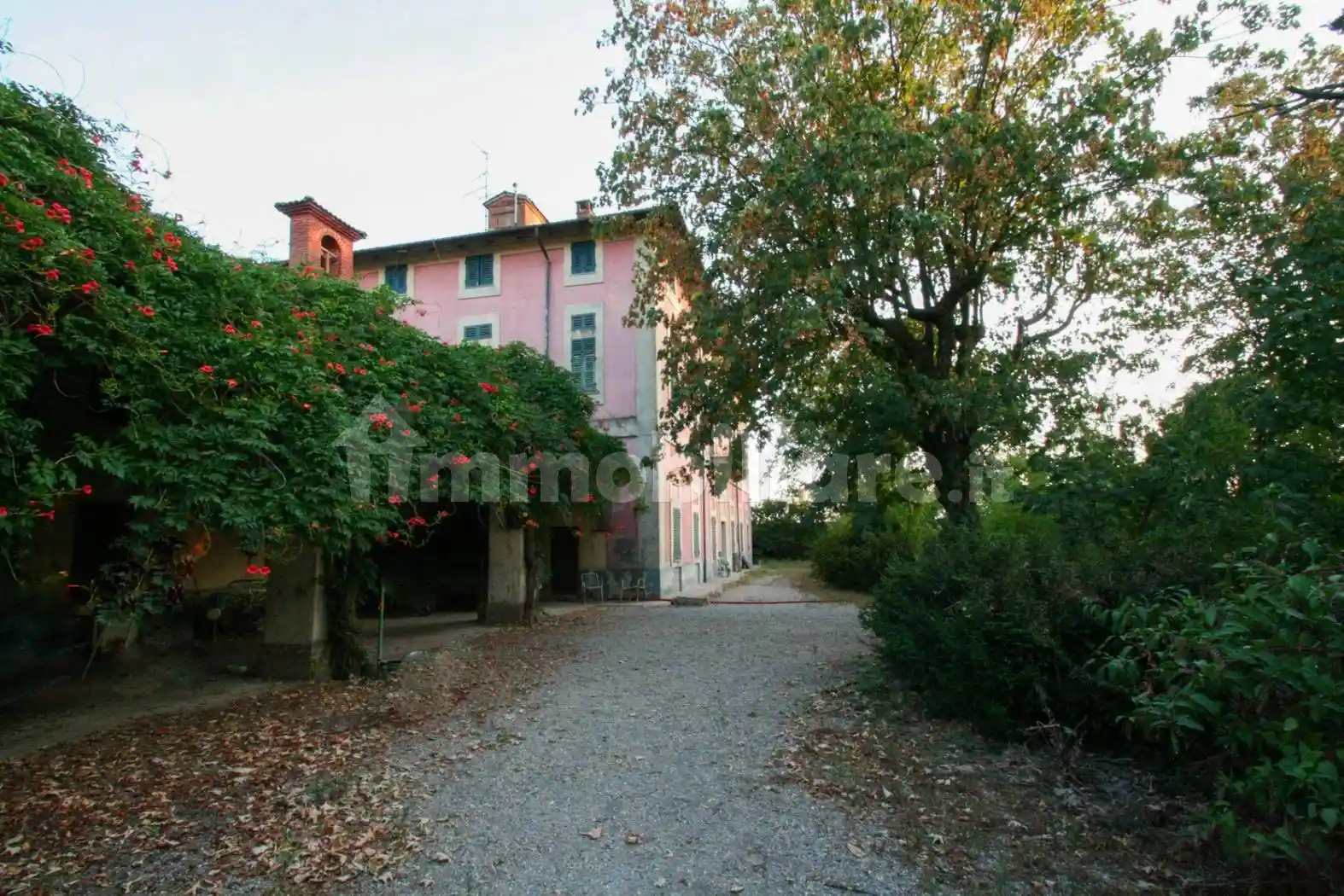 Palazzo - Edificio in vendita a Sale