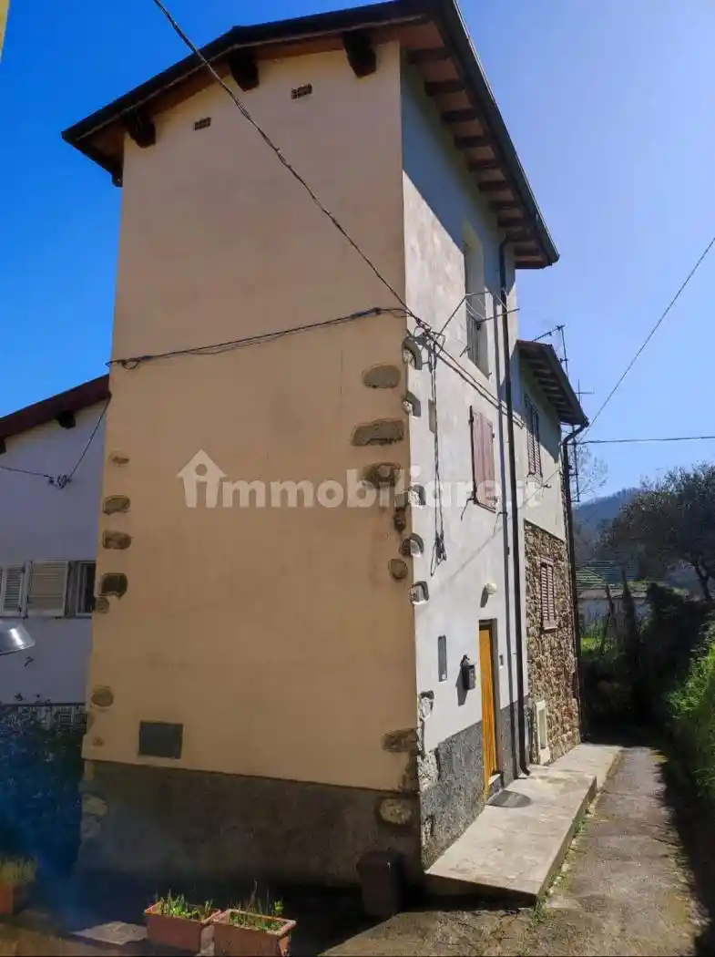 Casa indipendente in vendita a Borgo a Mozzano