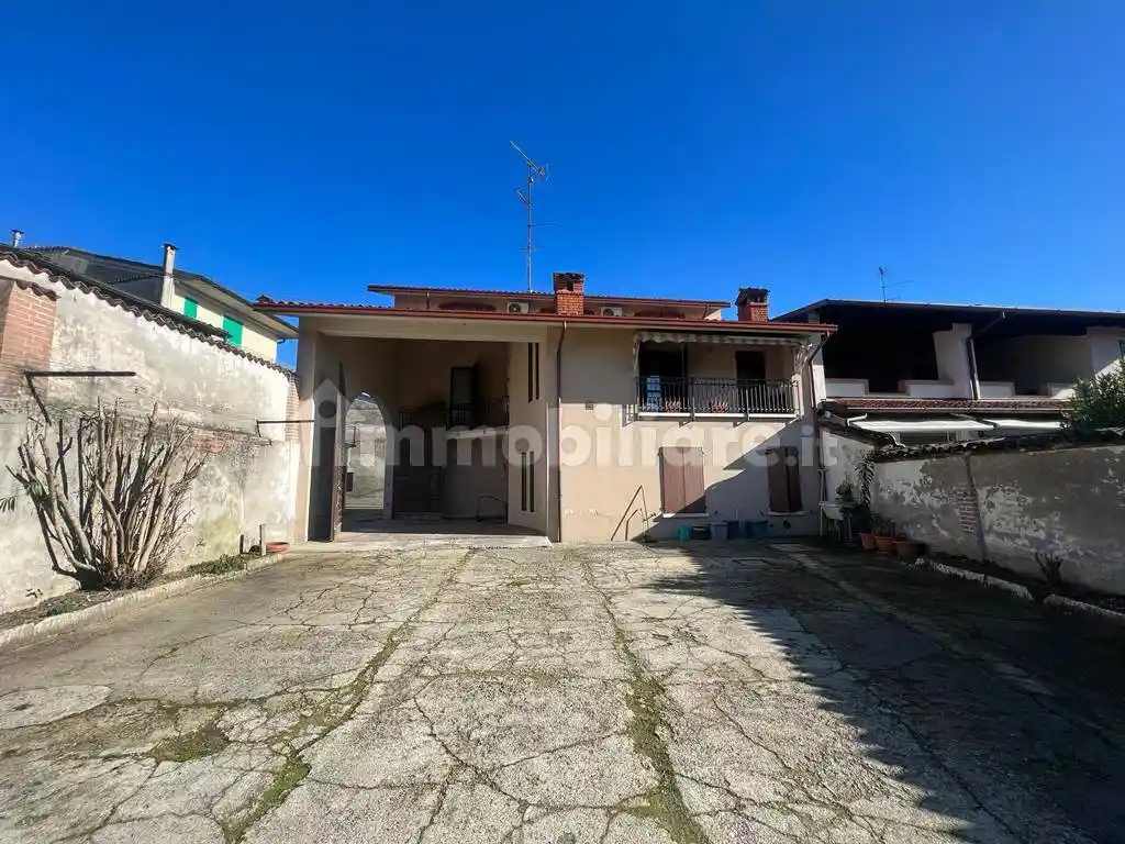 Casa indipendente in vendita a Verolavecchia