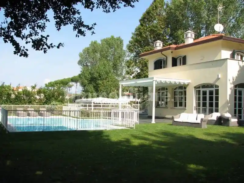 Villa in affitto a Forte dei Marmi