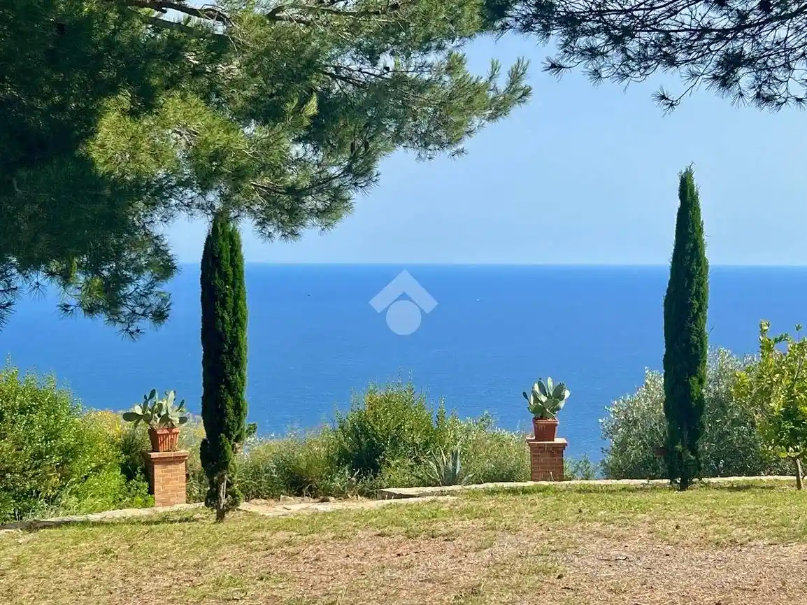 Villa in vendita a Cipressa