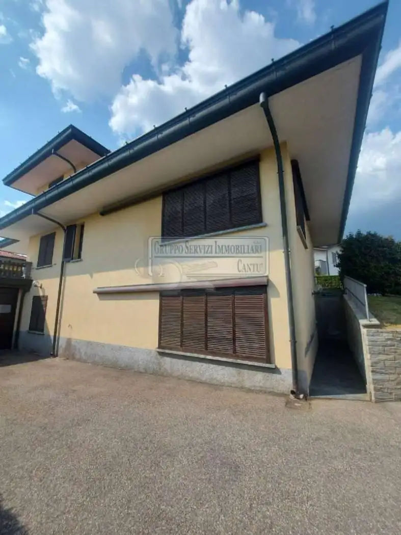 Villa in vendita a Cucciago
