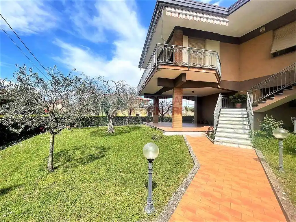 Villa in vendita a Sarzana