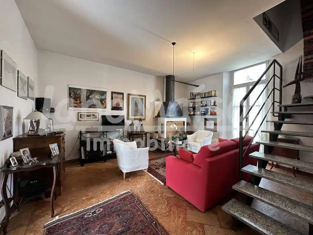 Casa indipendente in vendita a Comerio