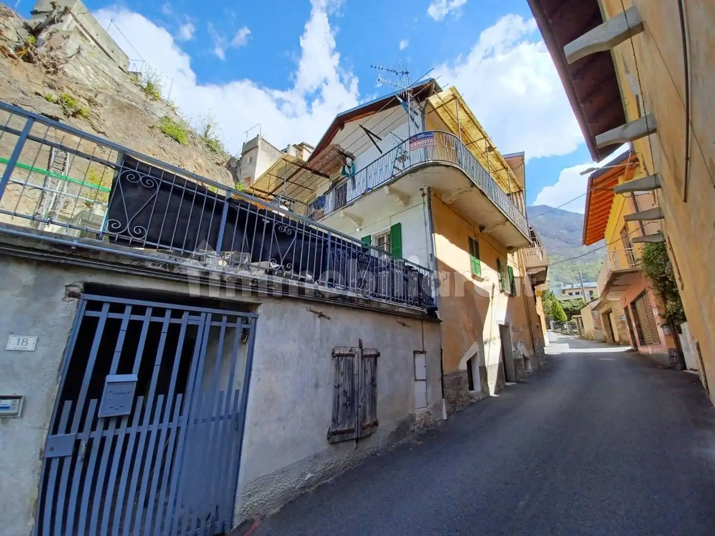 Terratetto plurifamiliare 257 m², da ristrutturare, Carema - foto 3