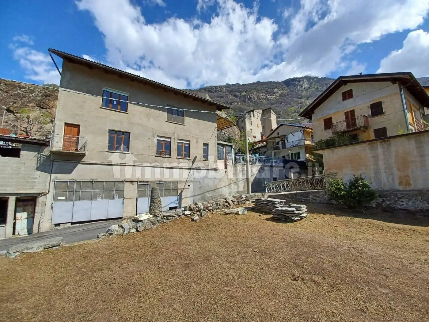 Terratetto plurifamiliare 257 m², da ristrutturare, Carema - foto 4