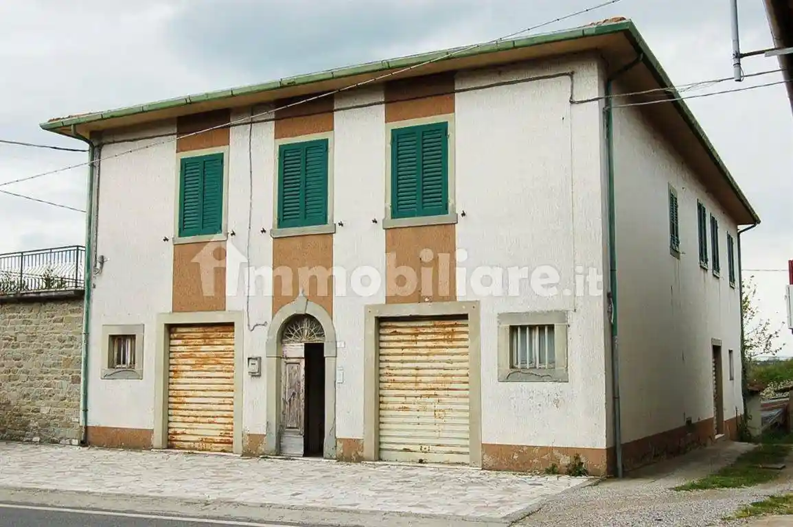 Palazzo - Edificio in vendita a Cortona