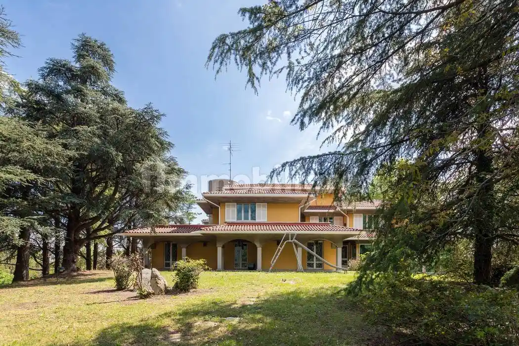 Villa in vendita a Monguzzo