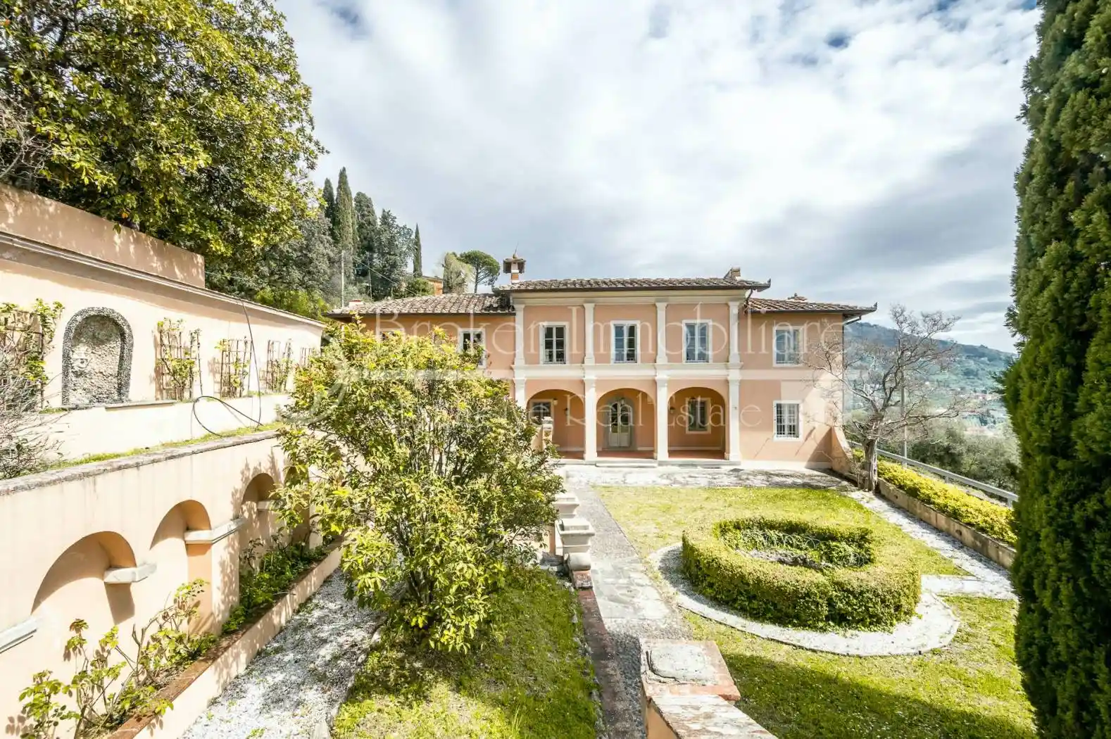 Villa in vendita a Pescia