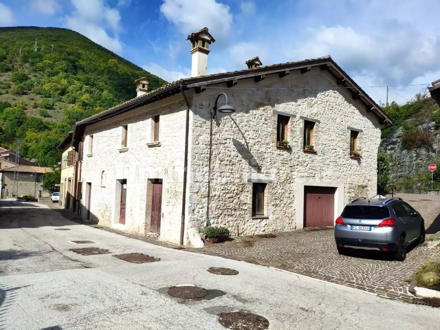 Casa indipendente in vendita a Serravalle di Chienti