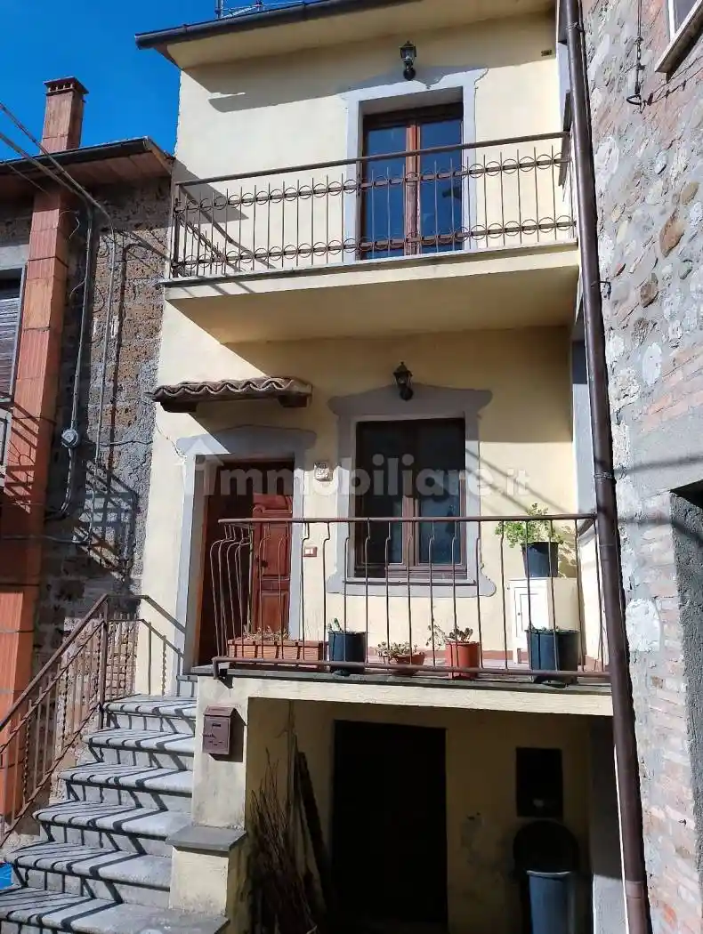 Casa indipendente in affitto a Fabro