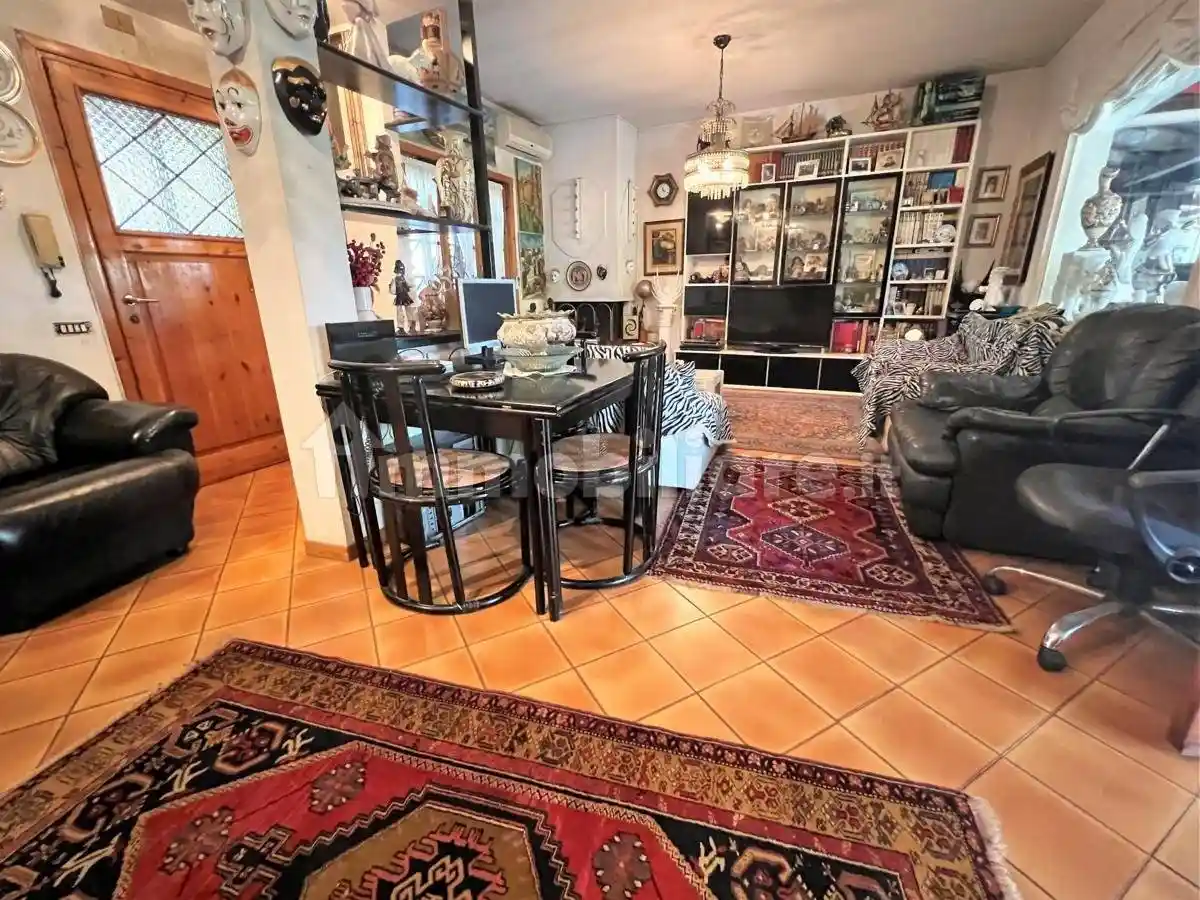 Villa a schiera piazza di Castel Fusano, Ostia Antica, Roma - foto 2