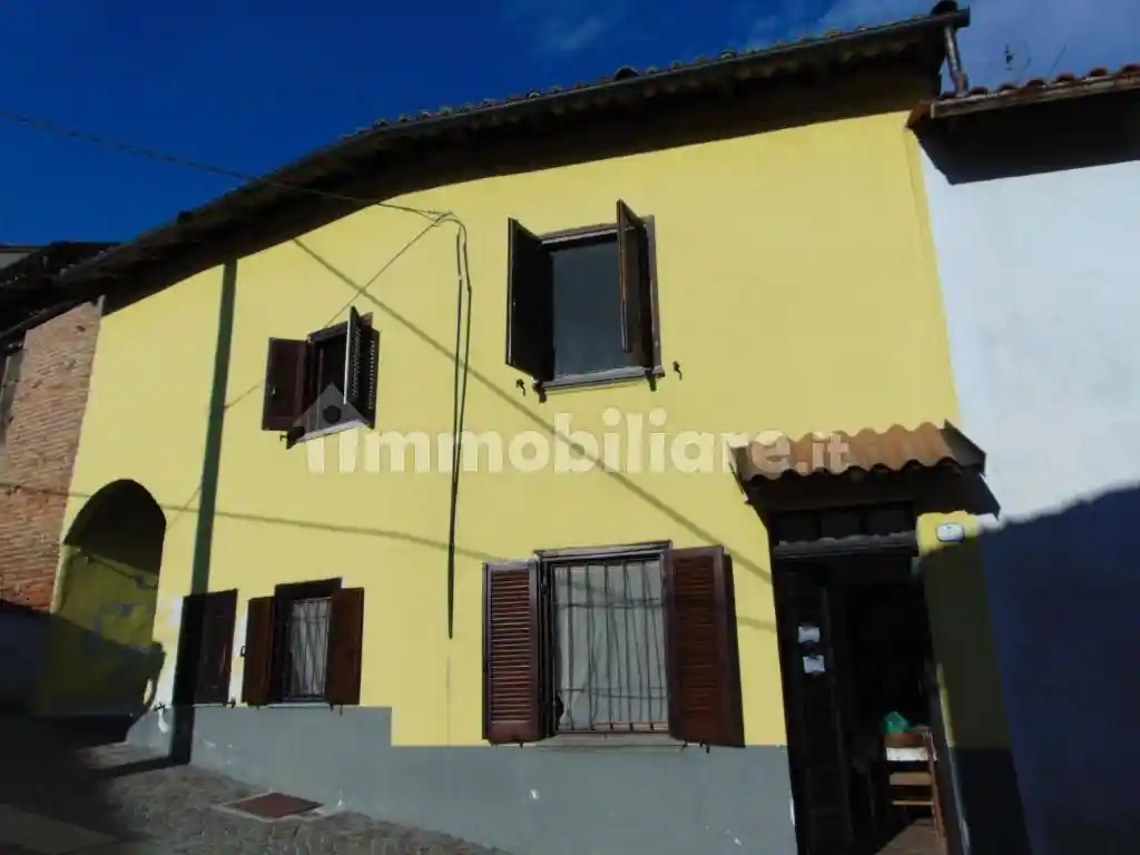 Casa indipendente in vendita a Mombaruzzo