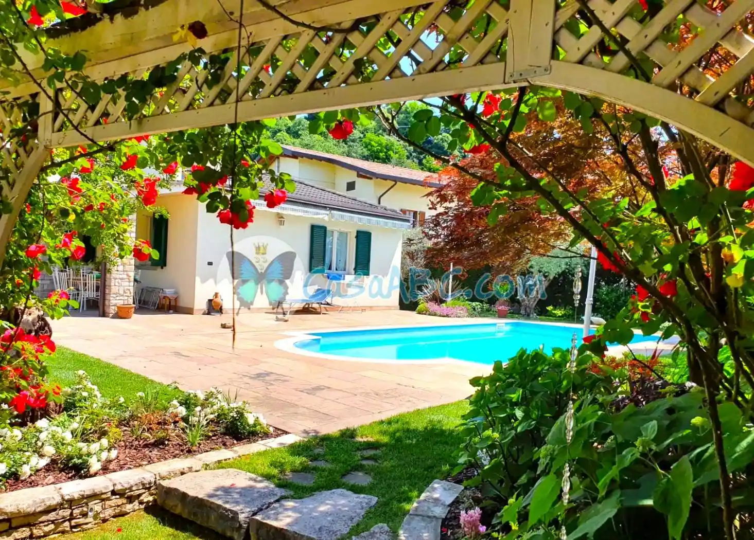 Villa in vendita a Carobbio degli Angeli