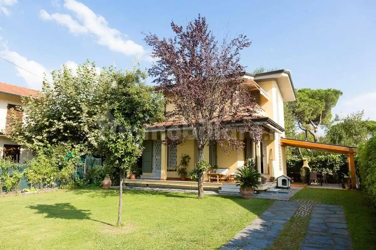 Casa indipendente in vendita a Massa
