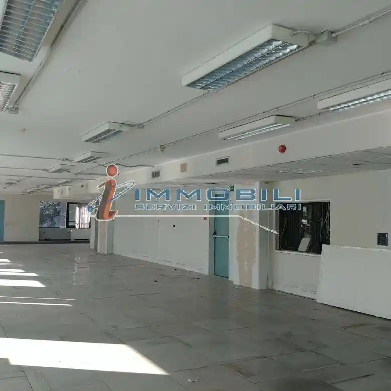 Palazzo - Edificio in Affitto - foto 3