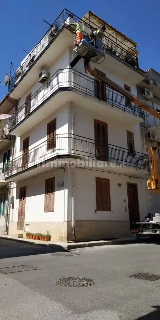 Palazzo - Edificio in vendita a Falcone