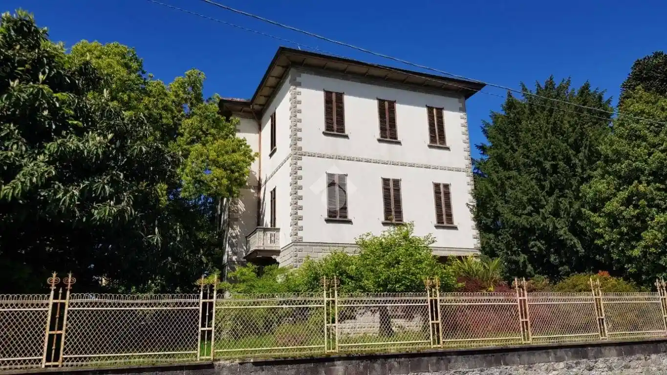 Villa in vendita a Varallo Pombia