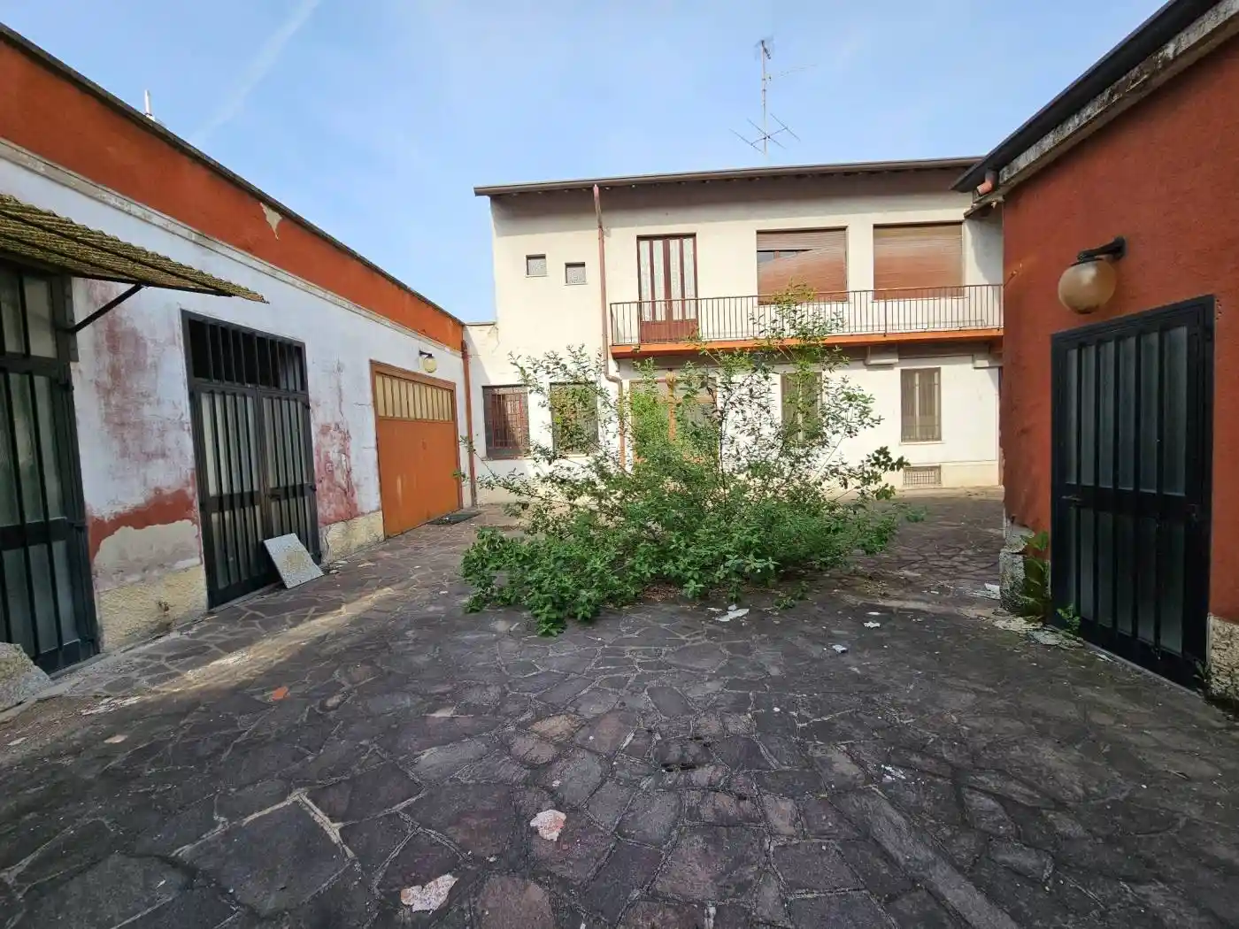 Palazzo - Edificio in vendita a Dairago