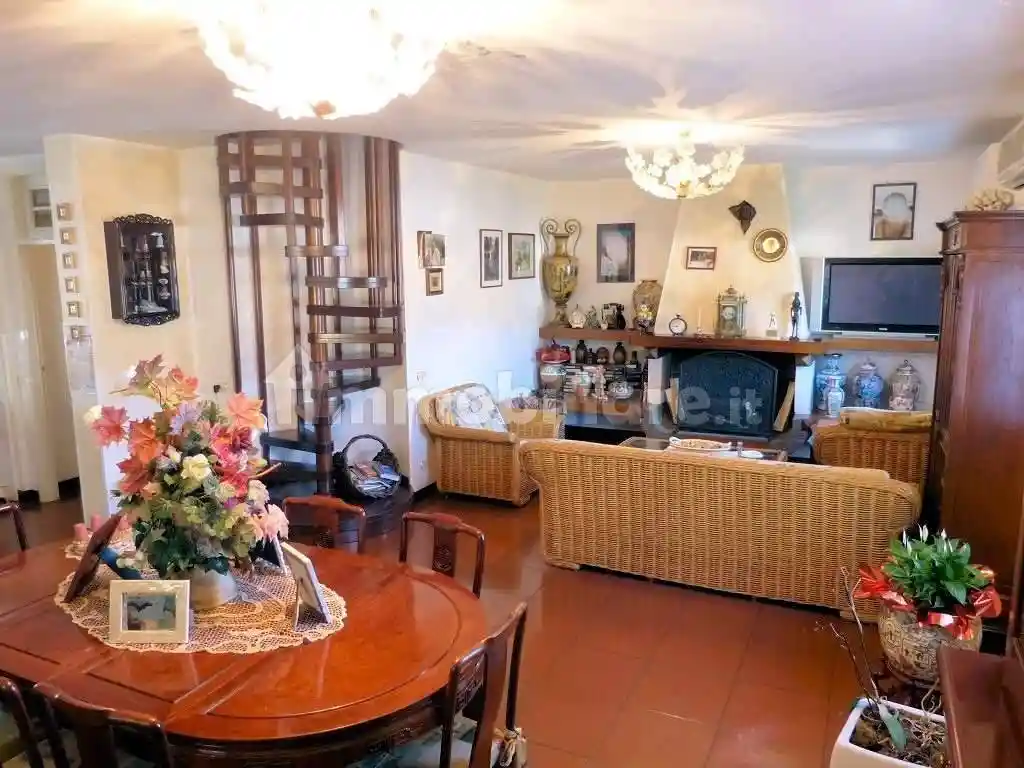 Palazzo - Edificio in vendita a Massarosa