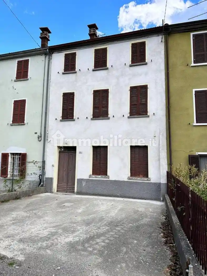 Casa indipendente in vendita a Bardi