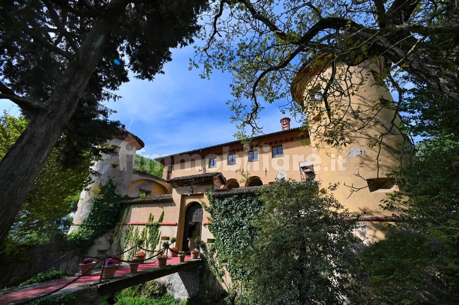 Villa in vendita a Isola del Cantone