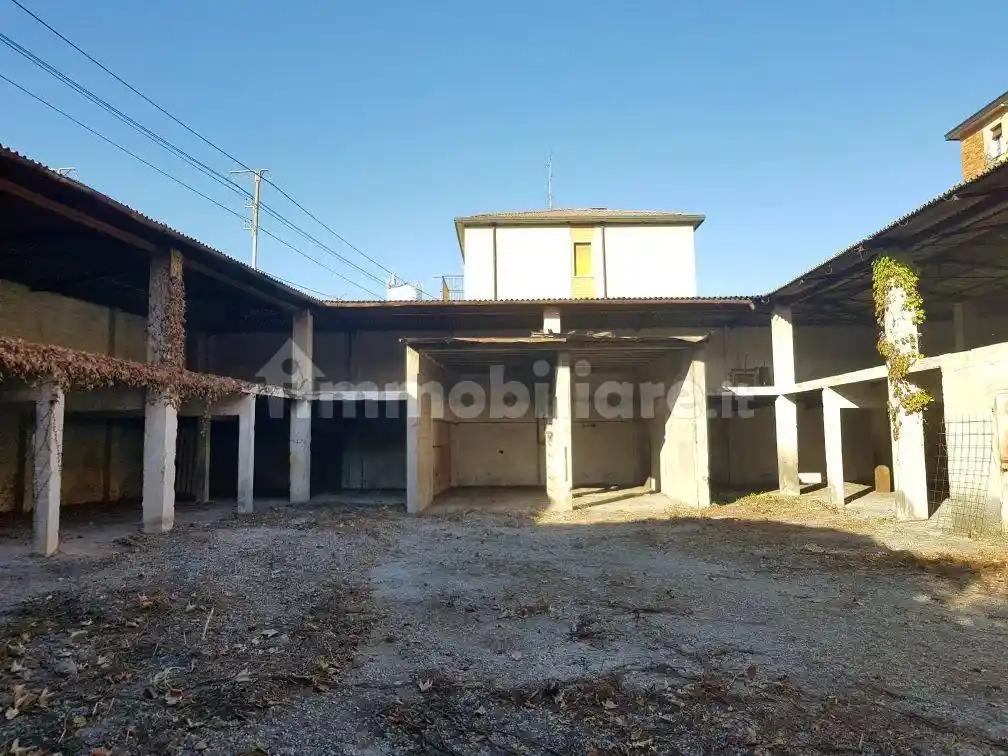 Rustico - Casale in vendita a Brescia