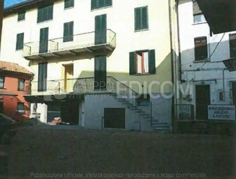 Appartamento in vendita a Barzanò