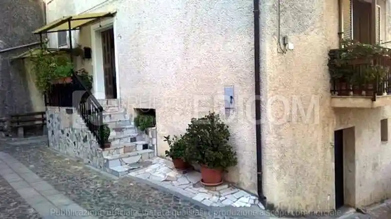 Appartamento all'asta via Rue de Morts Vico II 12-12b, San Vincenzo la Costa - foto 2