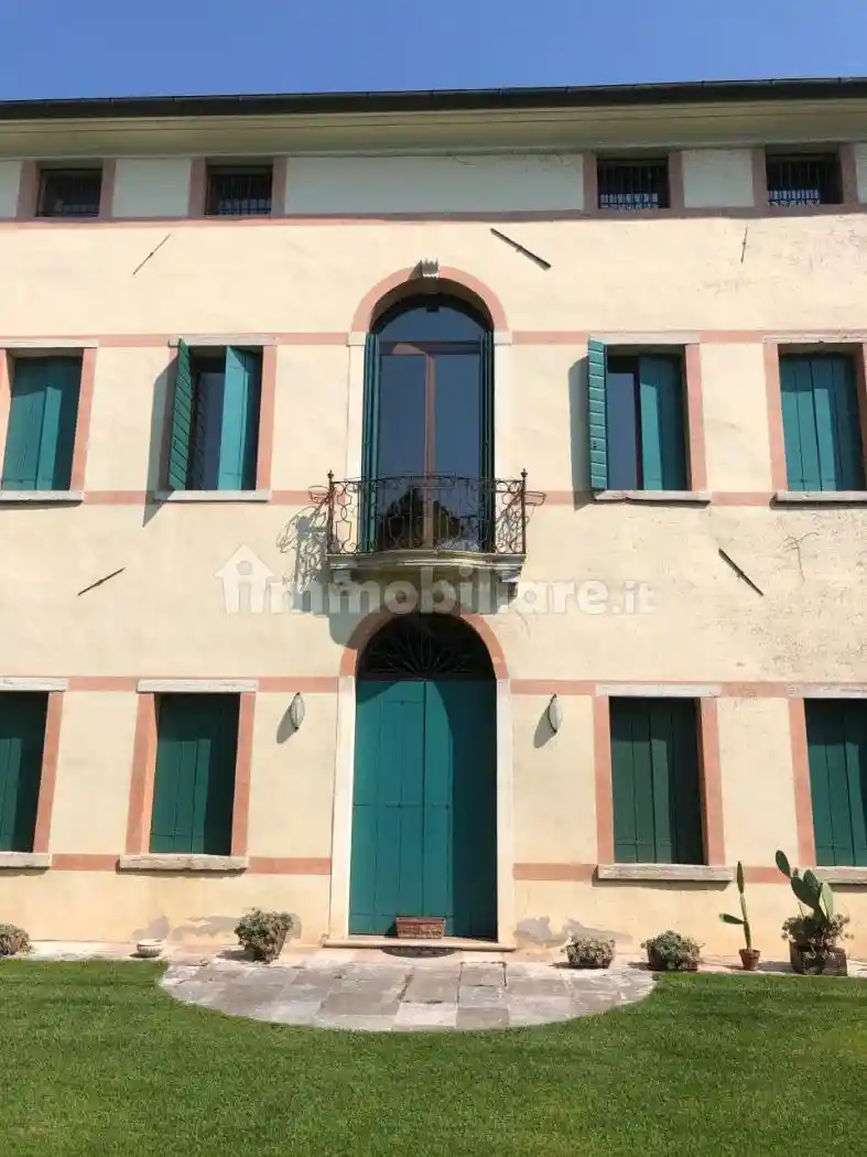 Palazzo - Edificio in vendita a Rossano Veneto