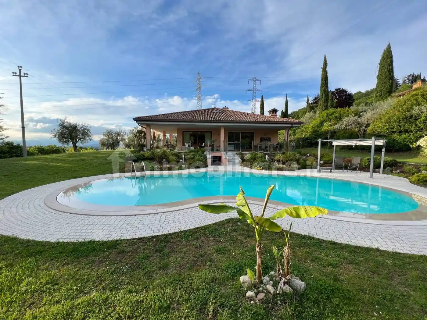 Villa in vendita a Castelnuovo del Garda