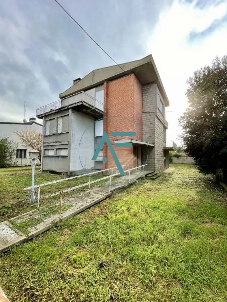 Palazzo - Edificio in vendita a Lugo