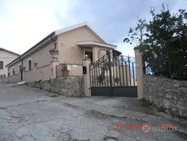 Villa unifamiliare viale Fiume Mesima, 249, 88100 Cava-cuculera Nobile Italia, Siano - Cava, Catanzaro - foto 2