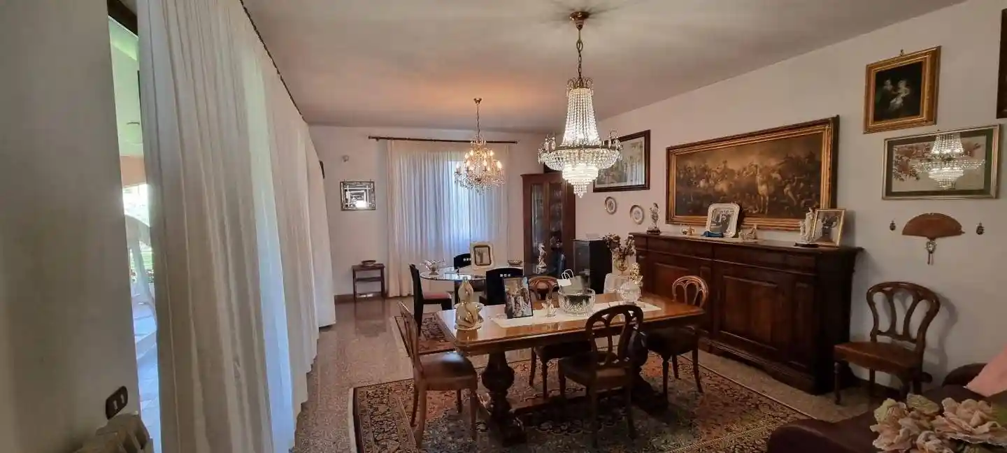 Villa in vendita a Carrara