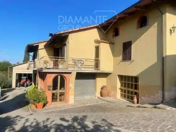 Rustico - Casale in vendita a Chiusi
