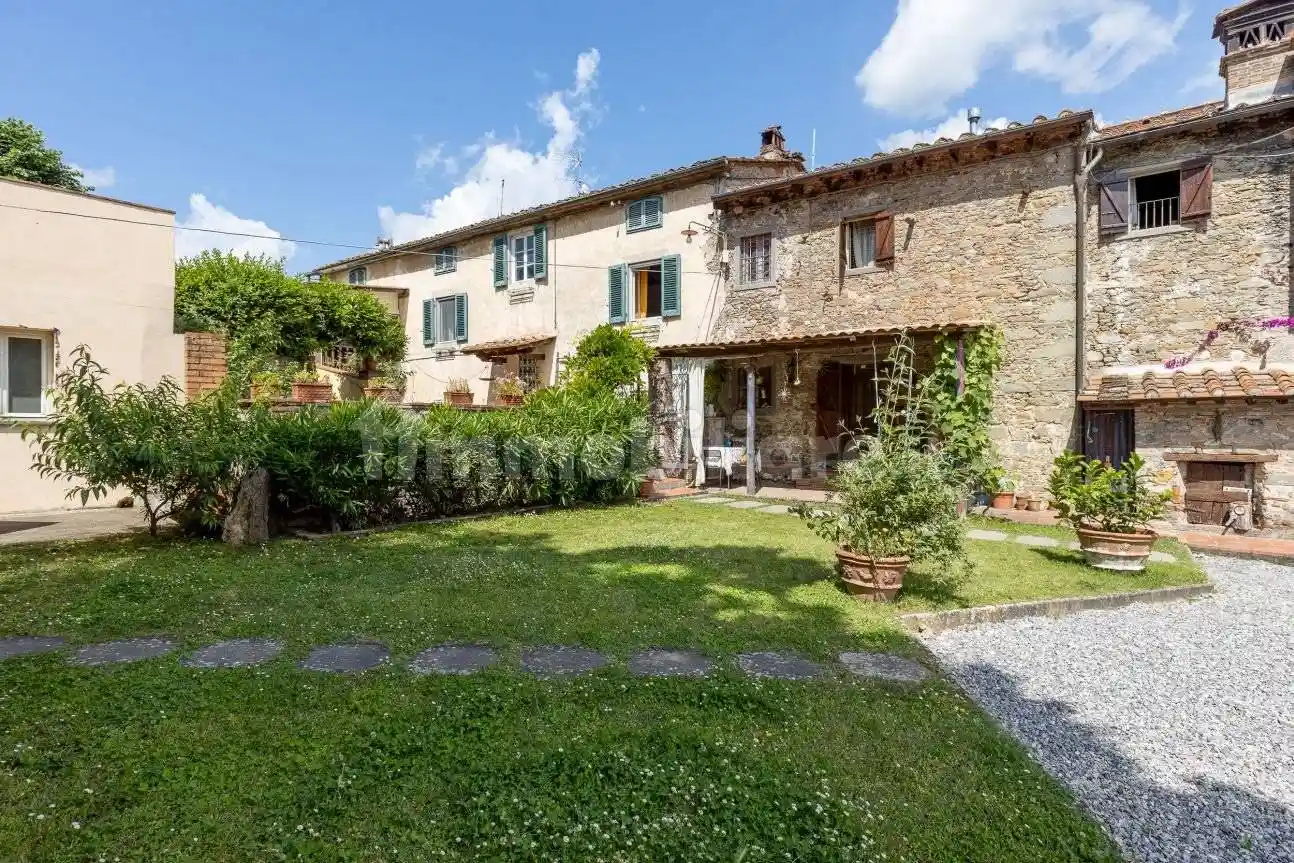 Rustico - Casale in vendita a Lucca