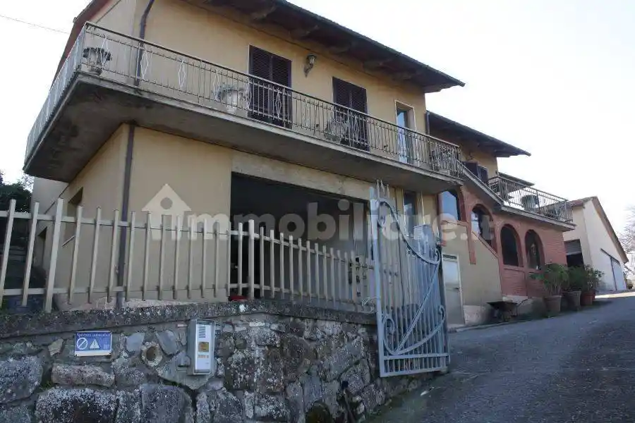 Rustico - Casale in vendita a Chiusi