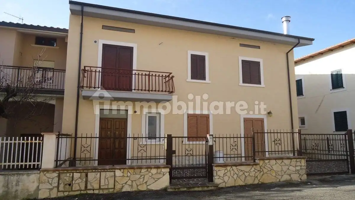 Casa indipendente in vendita a Prata d'Ansidonia