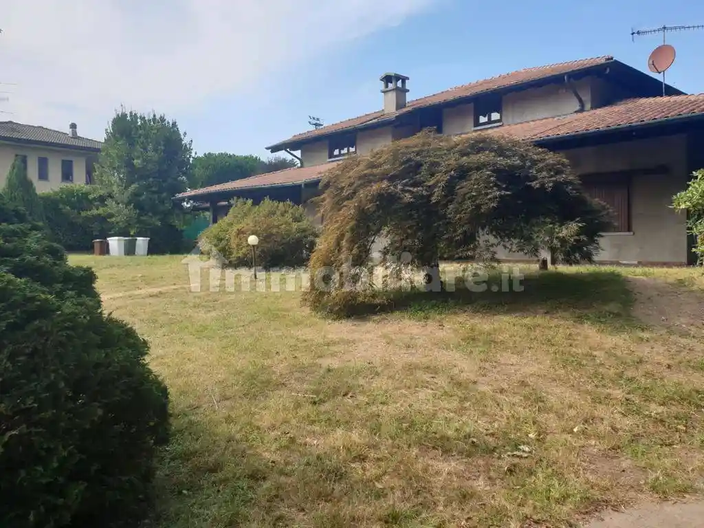 Villa in vendita a Varano Borghi