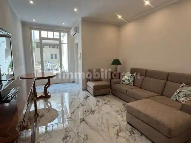 Palazzo - Edificio in affitto a Viareggio