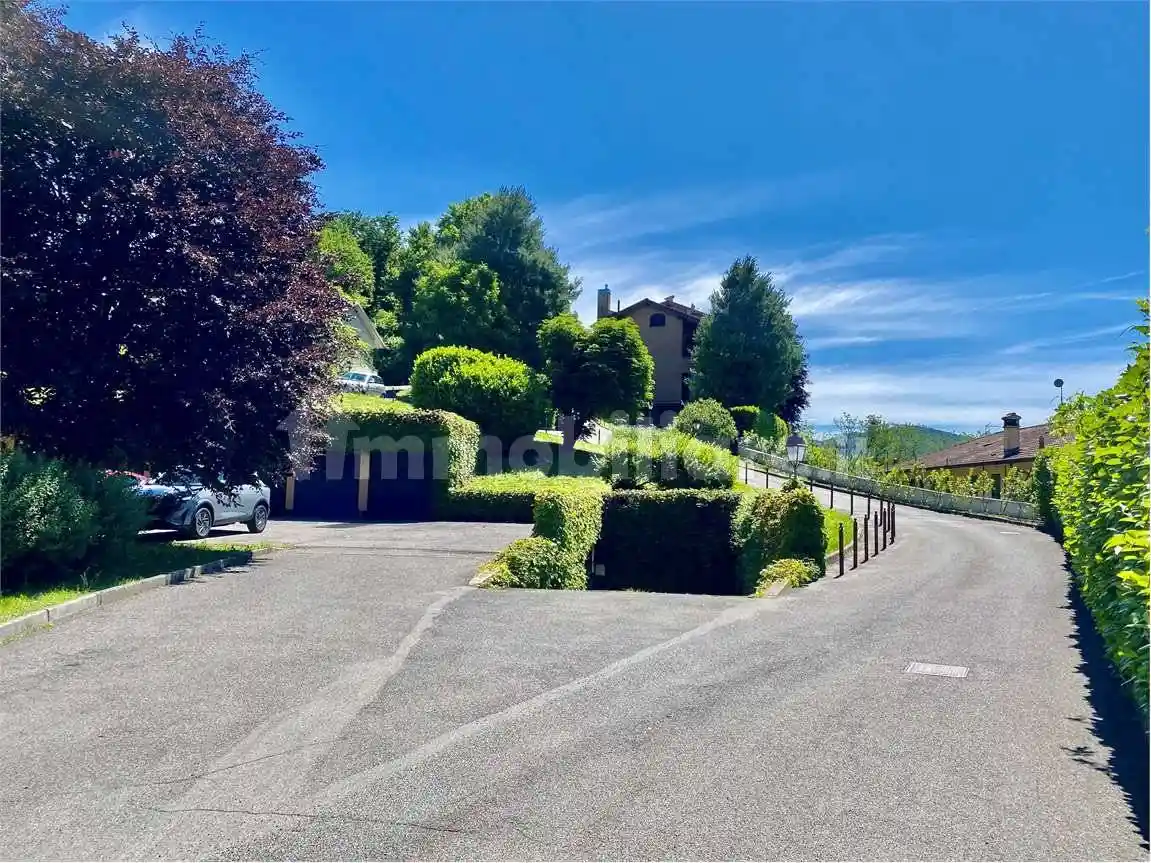 Appartamento in vendita a Bosisio Parini