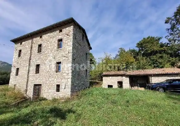 Casa indipendente in vendita a Villa Minozzo